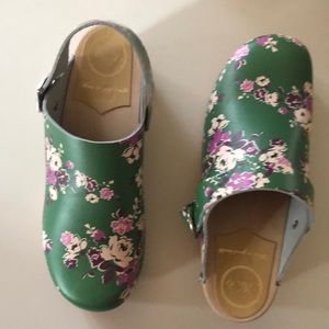 No.6 clogs